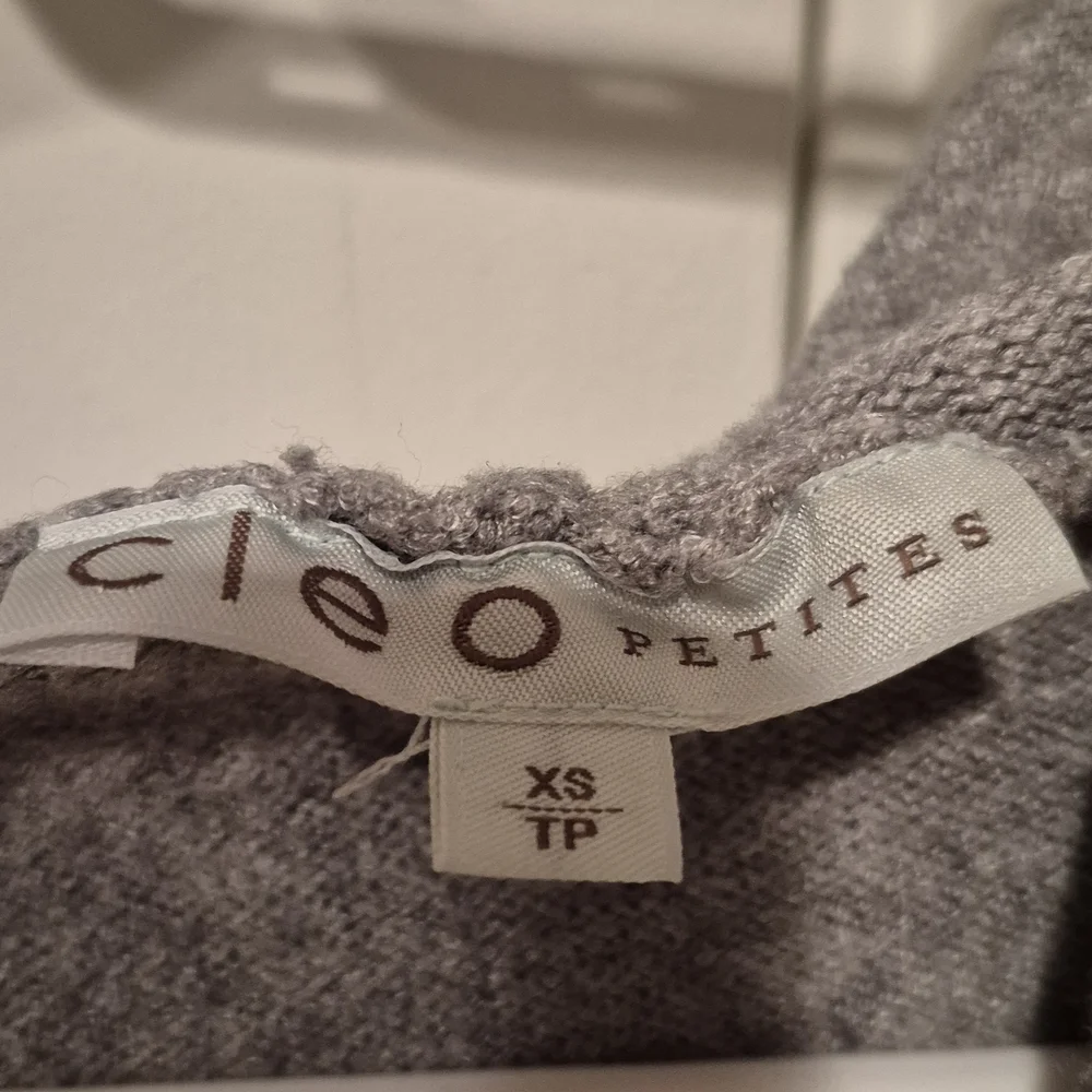 Cardigans - Picture 8 of 9